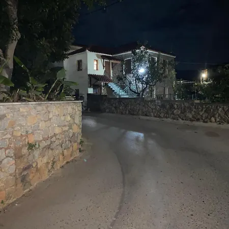 Stavros Classic Stoúpa